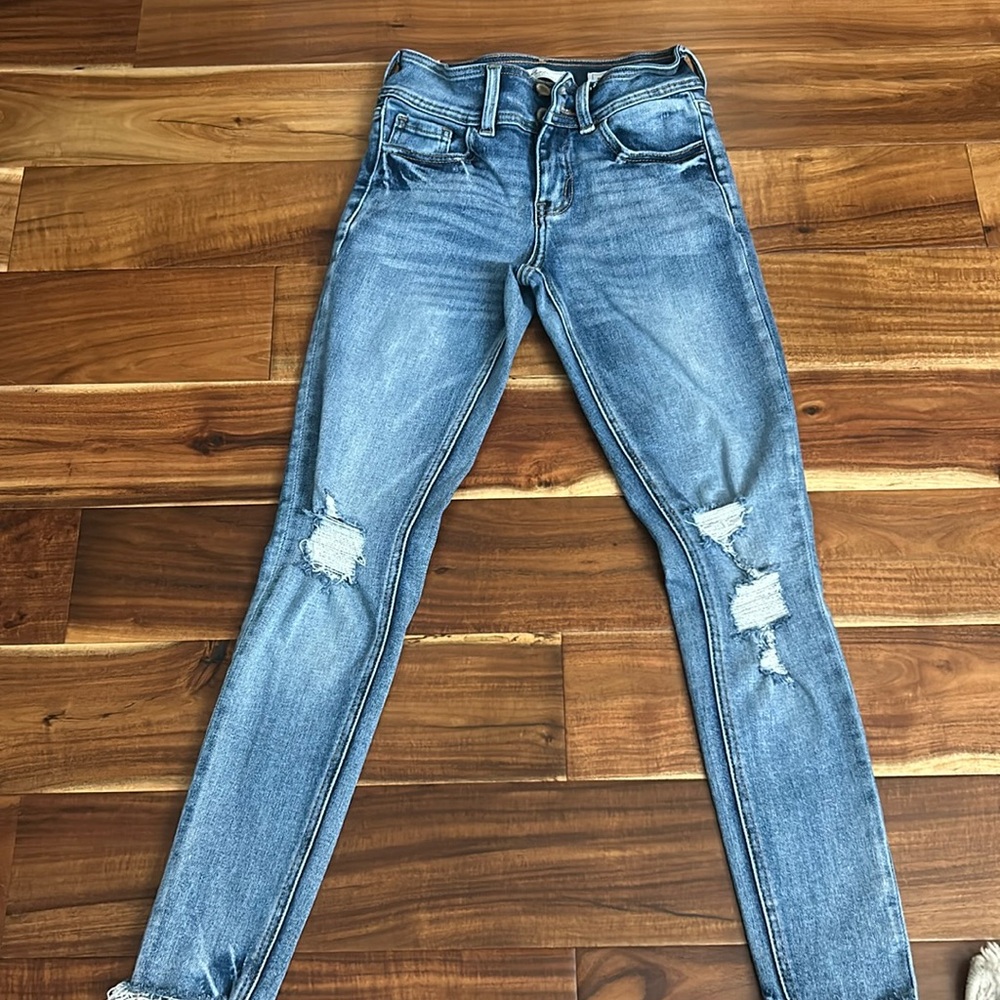 The Buckle Kan Can ripped jeans - EUC!